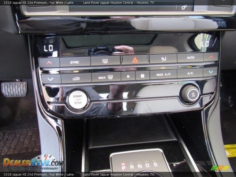 2018 Jaguar XE 20d Premium Fuji White / Latte Photo #34