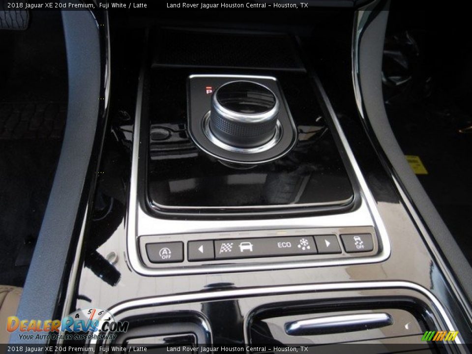 2018 Jaguar XE 20d Premium Fuji White / Latte Photo #36