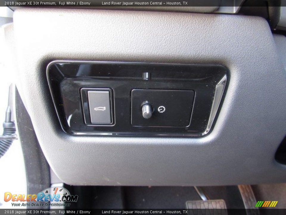 2018 Jaguar XE 30t Premium Fuji White / Ebony Photo #27