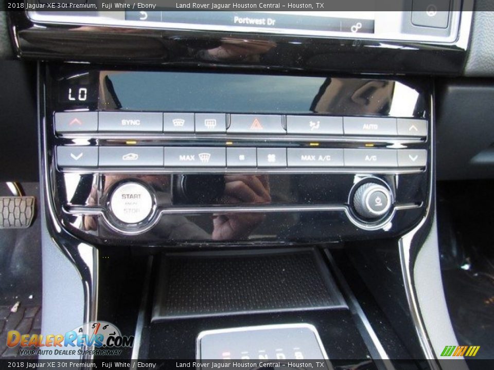 2018 Jaguar XE 30t Premium Fuji White / Ebony Photo #33
