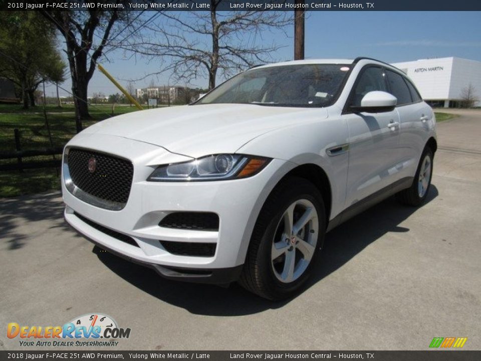 2018 Jaguar F-PACE 25t AWD Premium Yulong White Metallic / Latte Photo #10