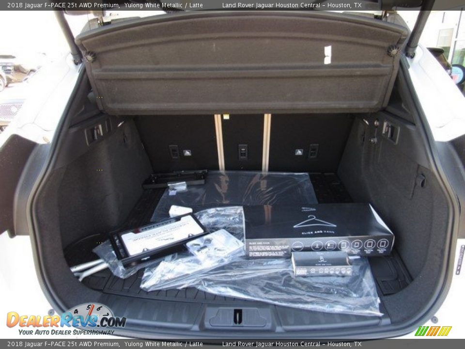 2018 Jaguar F-PACE 25t AWD Premium Yulong White Metallic / Latte Photo #17