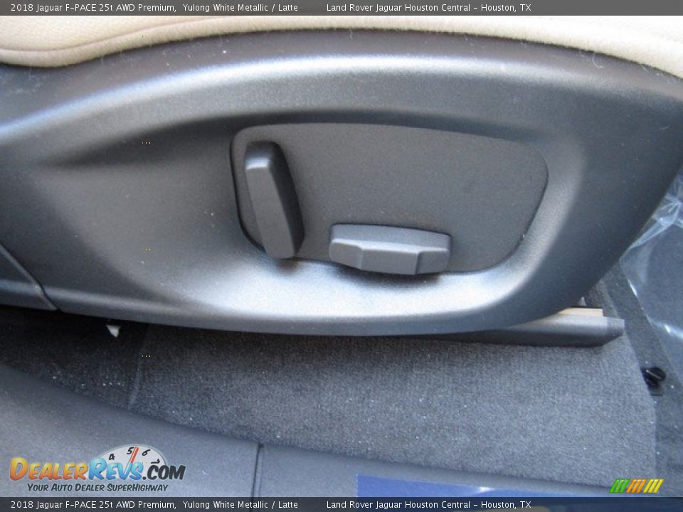 2018 Jaguar F-PACE 25t AWD Premium Yulong White Metallic / Latte Photo #20