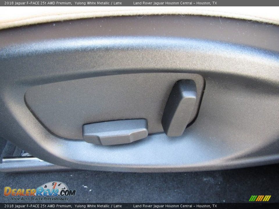 2018 Jaguar F-PACE 25t AWD Premium Yulong White Metallic / Latte Photo #27
