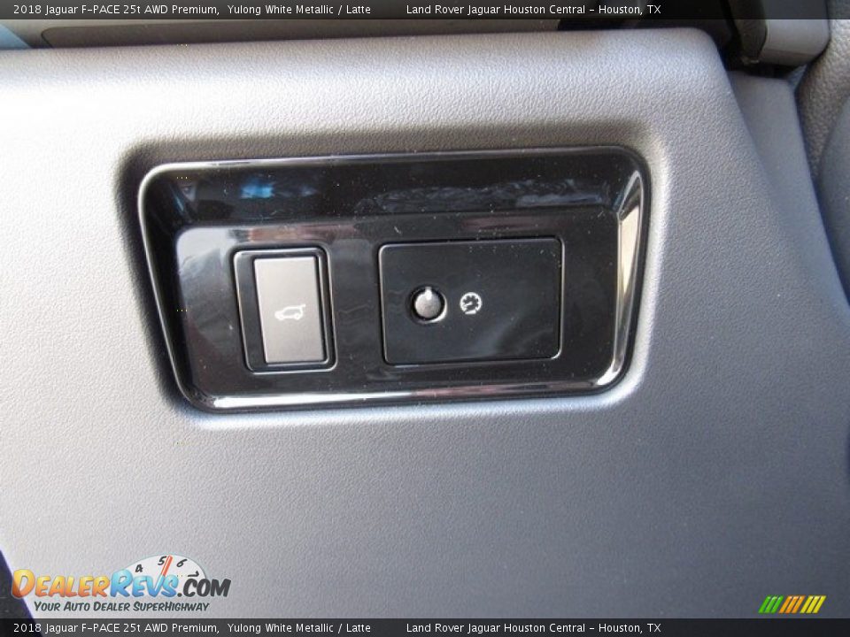 2018 Jaguar F-PACE 25t AWD Premium Yulong White Metallic / Latte Photo #28