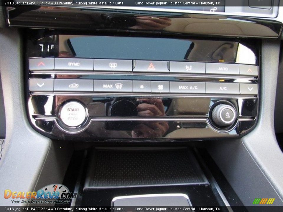 2018 Jaguar F-PACE 25t AWD Premium Yulong White Metallic / Latte Photo #33