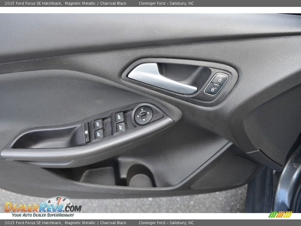 2015 Ford Focus SE Hatchback Magnetic Metallic / Charcoal Black Photo #8