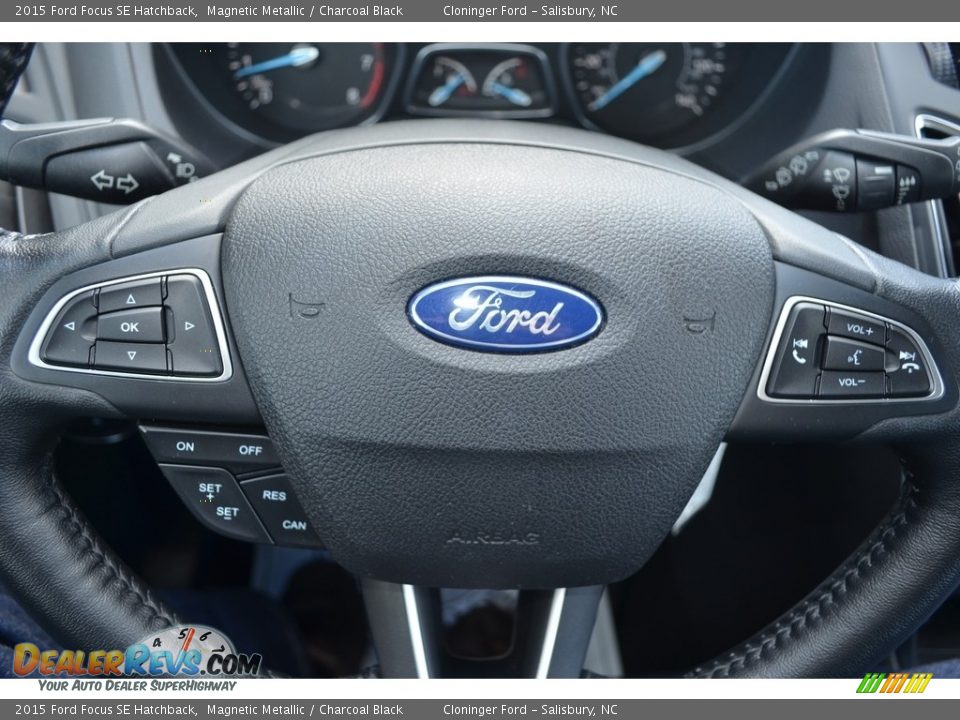 2015 Ford Focus SE Hatchback Magnetic Metallic / Charcoal Black Photo #23