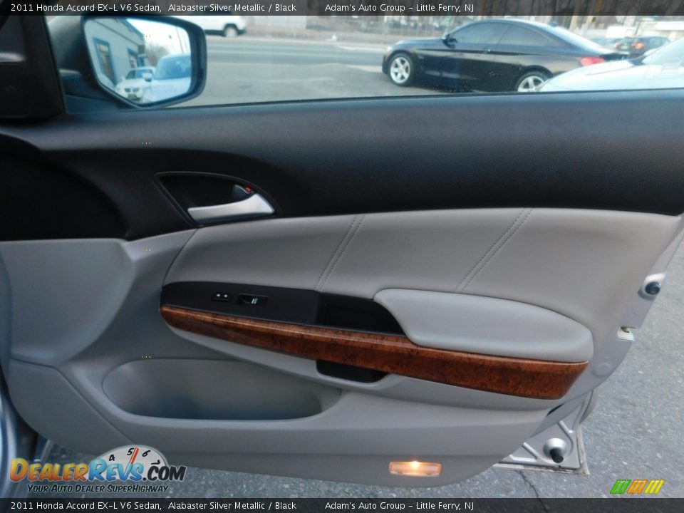 2011 Honda Accord EX-L V6 Sedan Alabaster Silver Metallic / Black Photo #23