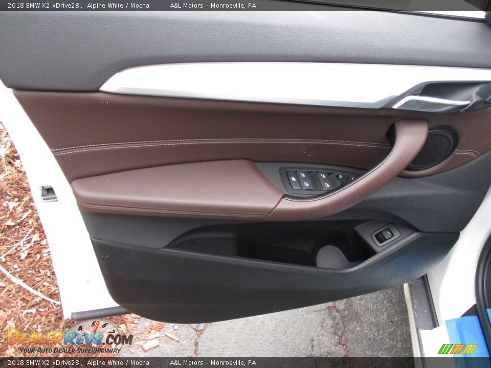 Door Panel of 2018 BMW X2 xDrive28i Photo #9