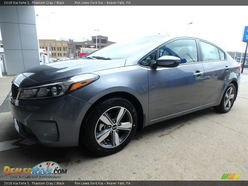 Front 3/4 View of 2018 Kia Forte S Photo #7