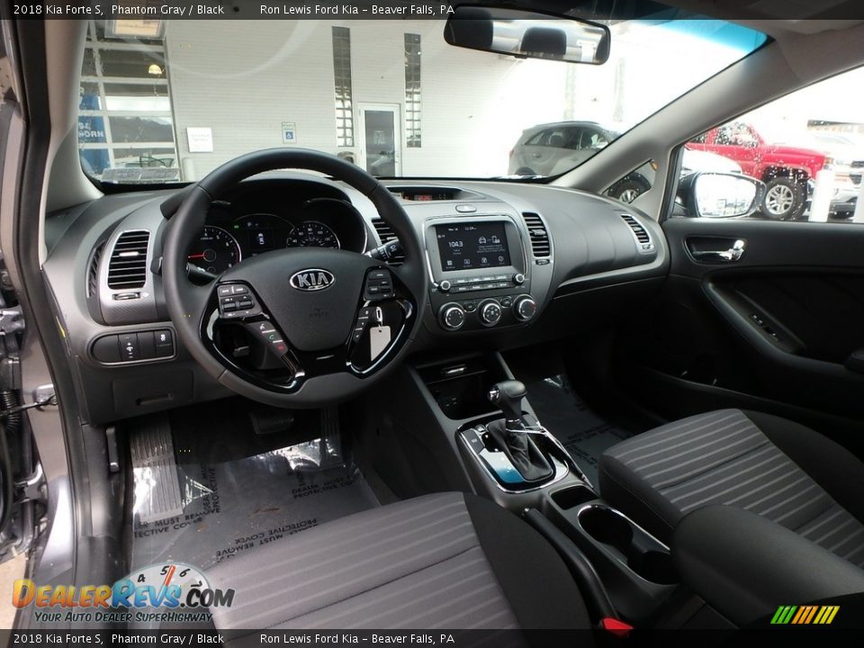 Front Seat of 2018 Kia Forte S Photo #12