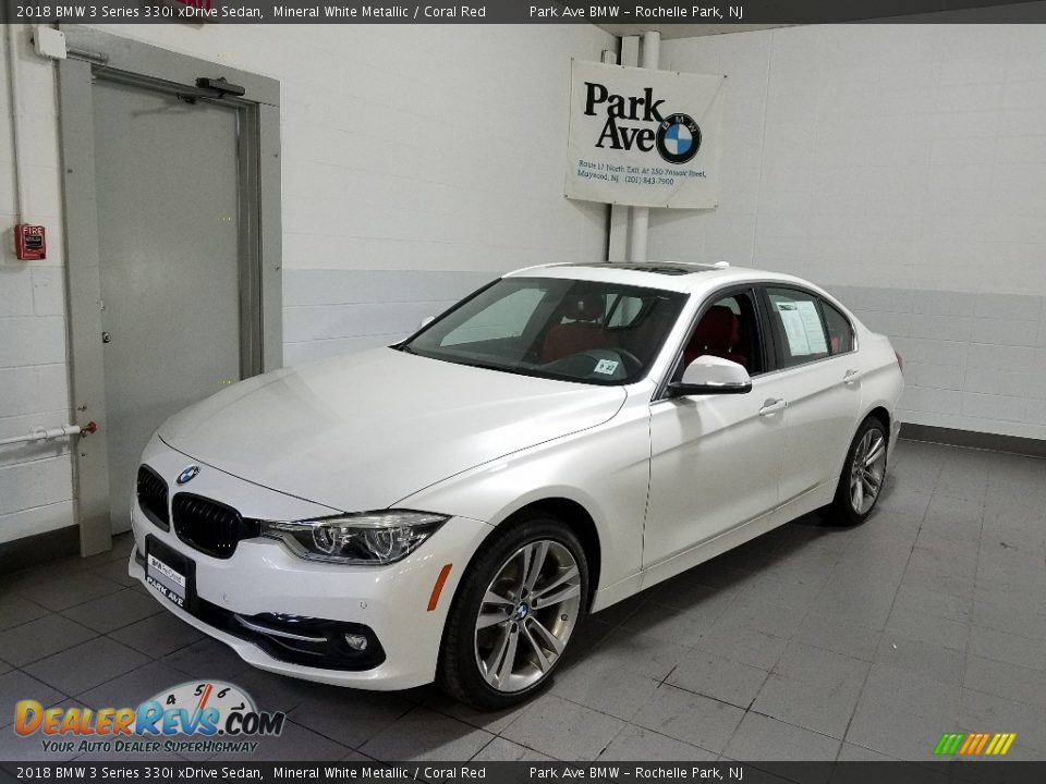 2018 BMW 3 Series 330i xDrive Sedan Mineral White Metallic / Coral Red Photo #1