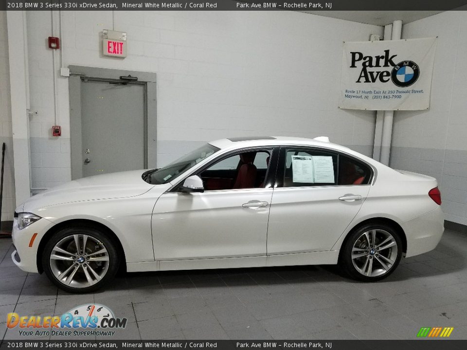 2018 BMW 3 Series 330i xDrive Sedan Mineral White Metallic / Coral Red Photo #2