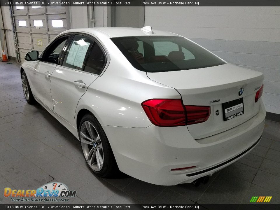 2018 BMW 3 Series 330i xDrive Sedan Mineral White Metallic / Coral Red Photo #3