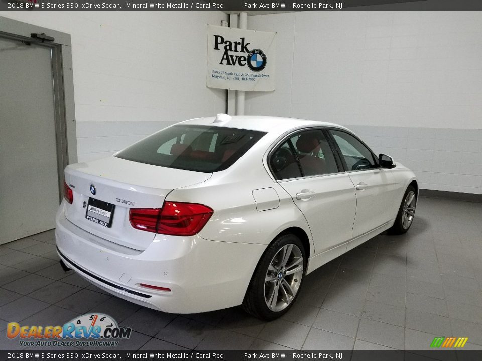 2018 BMW 3 Series 330i xDrive Sedan Mineral White Metallic / Coral Red Photo #5