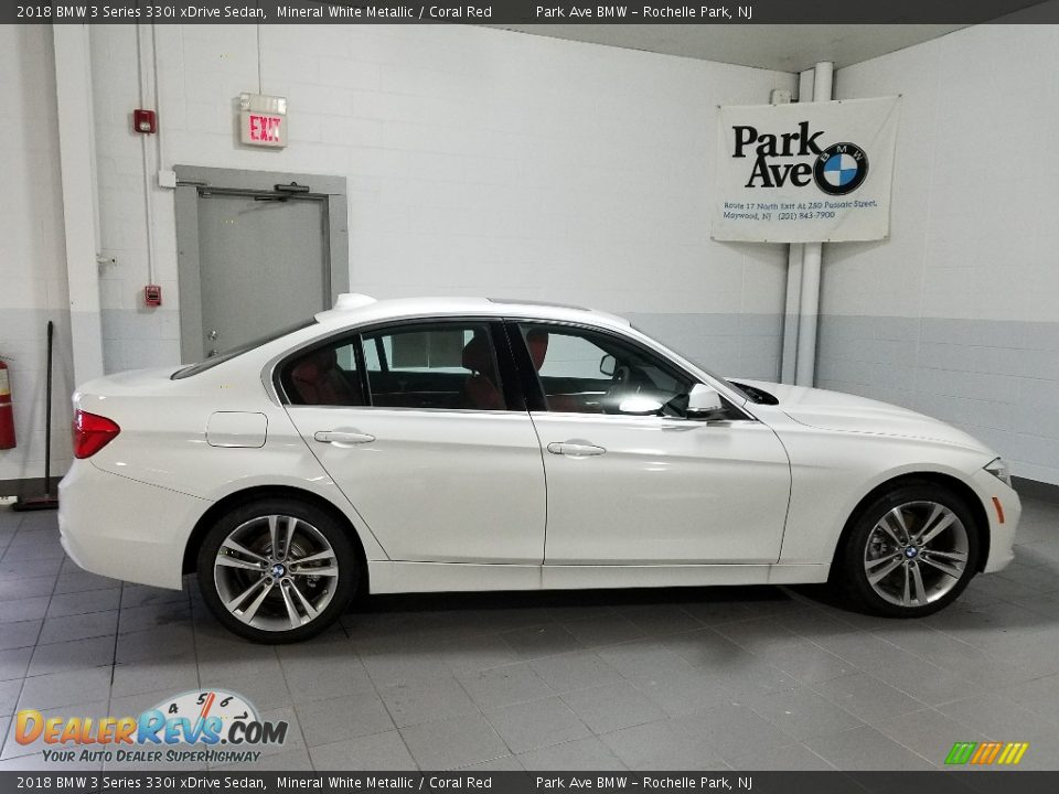 2018 BMW 3 Series 330i xDrive Sedan Mineral White Metallic / Coral Red Photo #6
