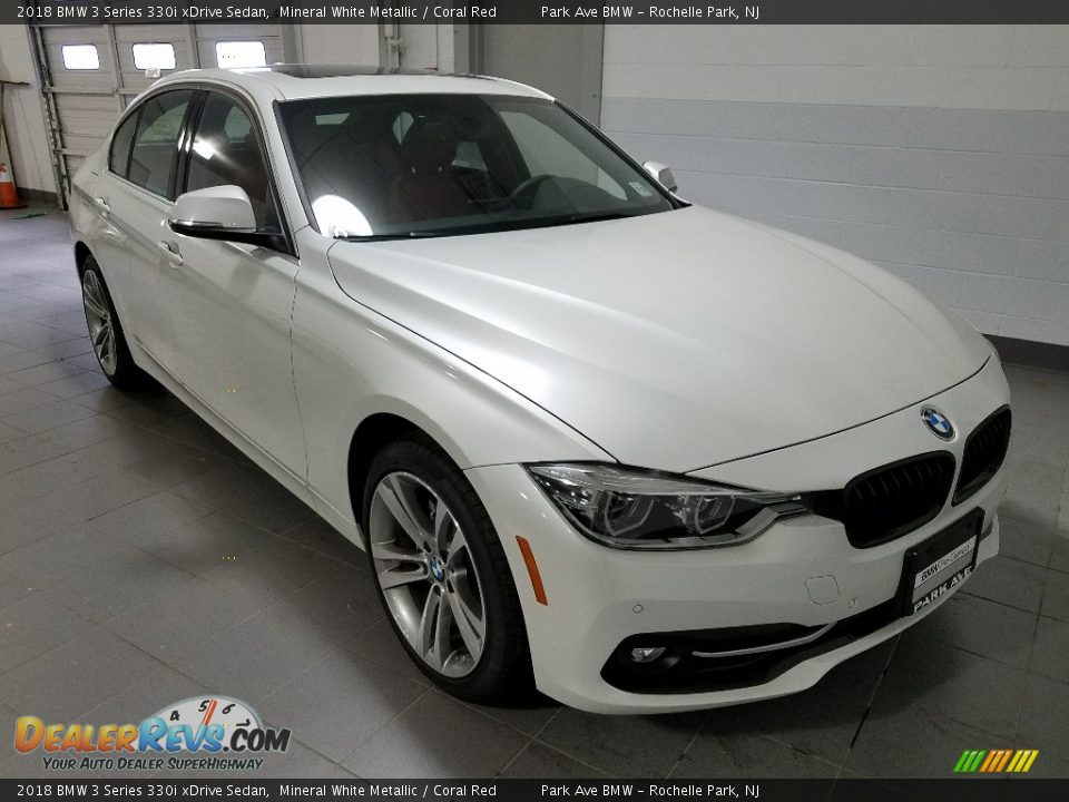 2018 BMW 3 Series 330i xDrive Sedan Mineral White Metallic / Coral Red Photo #7