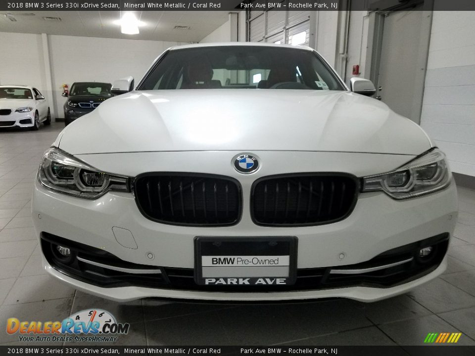 2018 BMW 3 Series 330i xDrive Sedan Mineral White Metallic / Coral Red Photo #8
