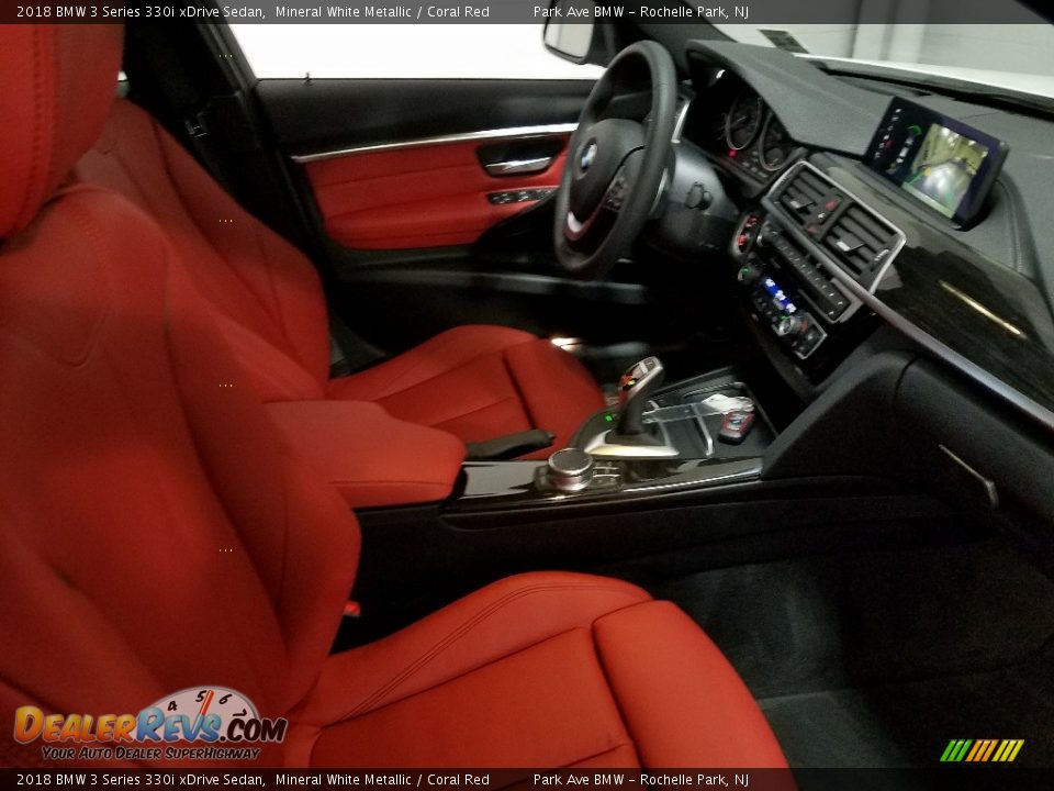 2018 BMW 3 Series 330i xDrive Sedan Mineral White Metallic / Coral Red Photo #10