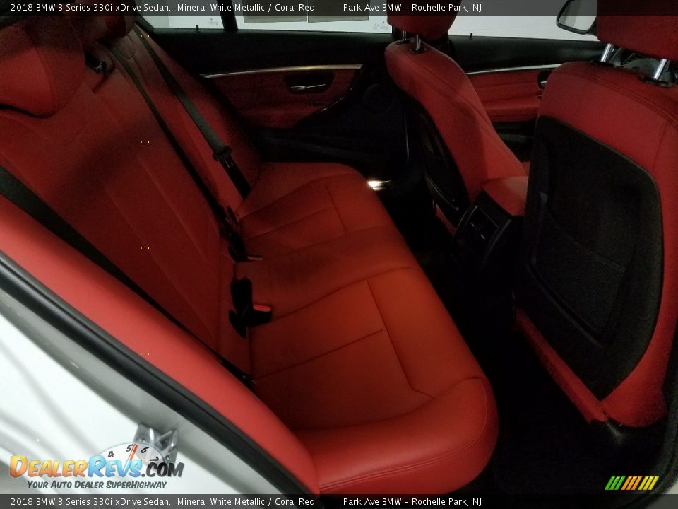2018 BMW 3 Series 330i xDrive Sedan Mineral White Metallic / Coral Red Photo #11