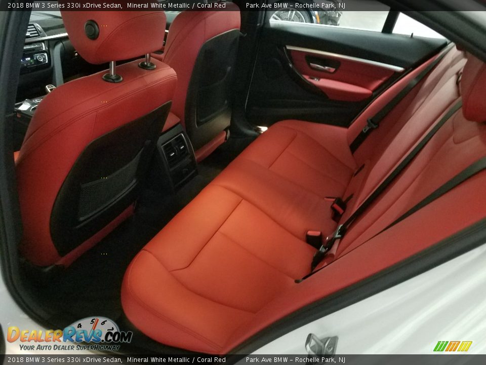 2018 BMW 3 Series 330i xDrive Sedan Mineral White Metallic / Coral Red Photo #14