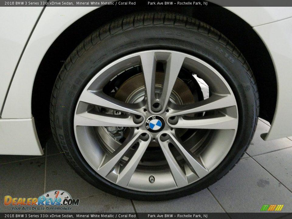 2018 BMW 3 Series 330i xDrive Sedan Mineral White Metallic / Coral Red Photo #24