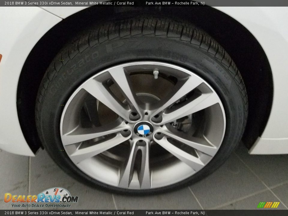 2018 BMW 3 Series 330i xDrive Sedan Mineral White Metallic / Coral Red Photo #25
