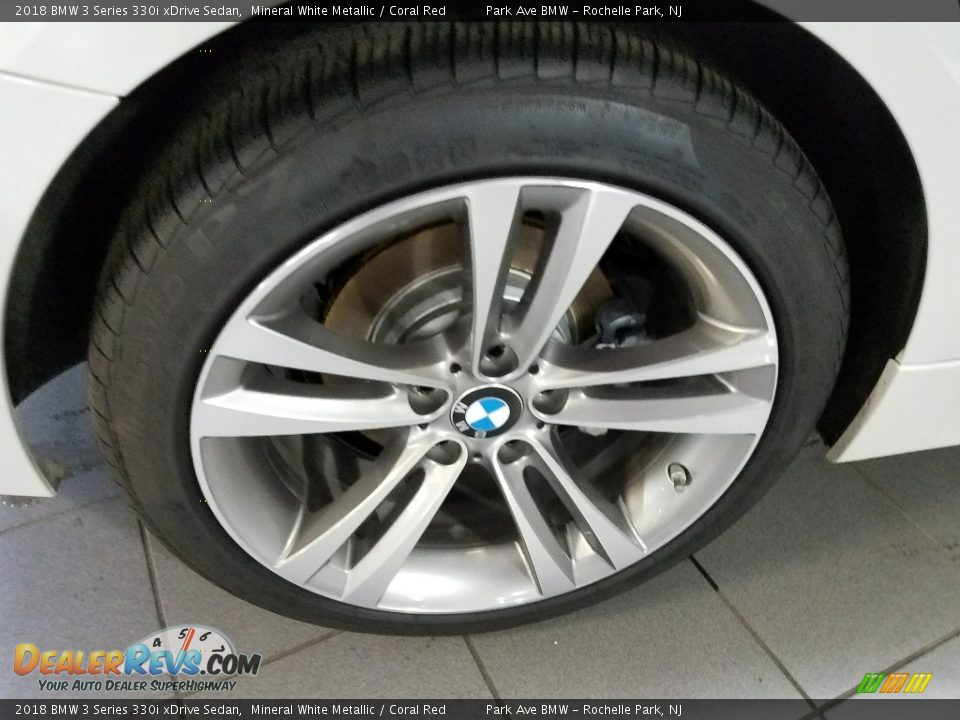 2018 BMW 3 Series 330i xDrive Sedan Mineral White Metallic / Coral Red Photo #27