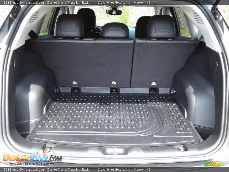 2018 Jeep Compass Latitude Granite Crystal Metallic / Black Photo #12