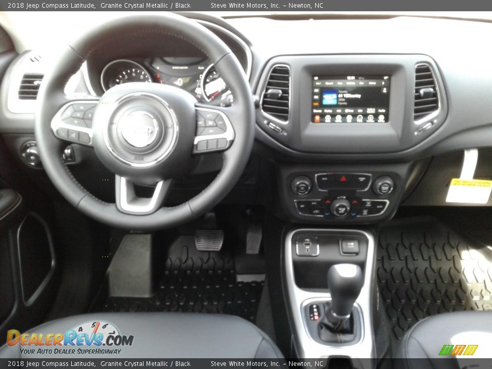2018 Jeep Compass Latitude Granite Crystal Metallic / Black Photo #30