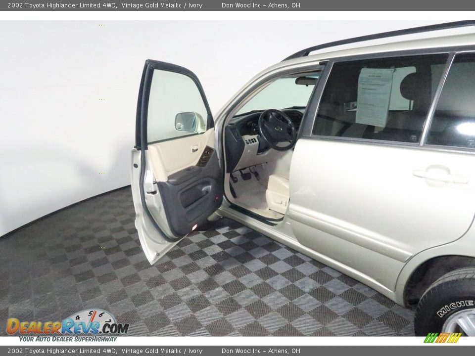 2002 Toyota Highlander Limited 4WD Vintage Gold Metallic / Ivory Photo #24