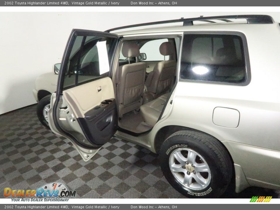 2002 Toyota Highlander Limited 4WD Vintage Gold Metallic / Ivory Photo #25