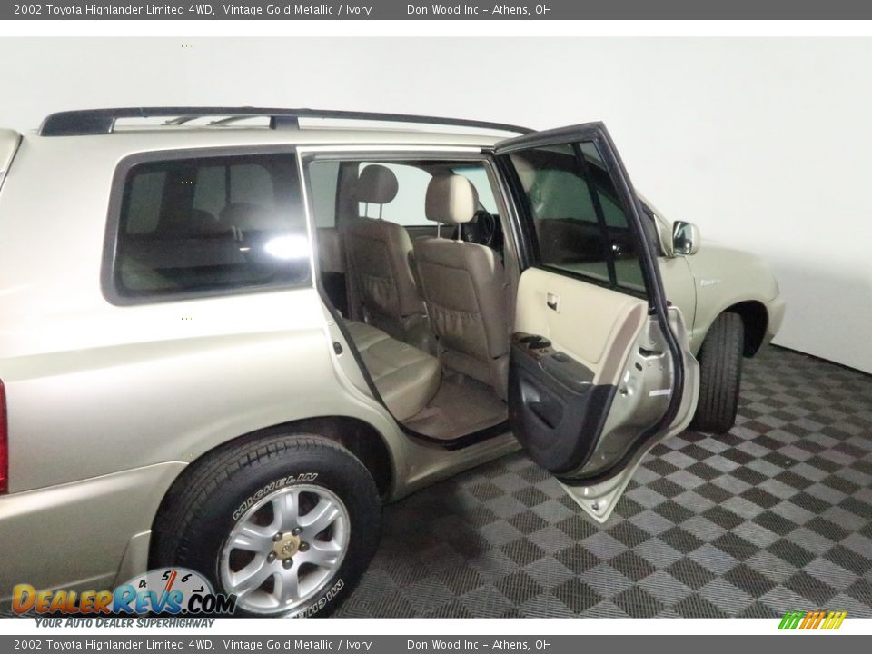 2002 Toyota Highlander Limited 4WD Vintage Gold Metallic / Ivory Photo #26