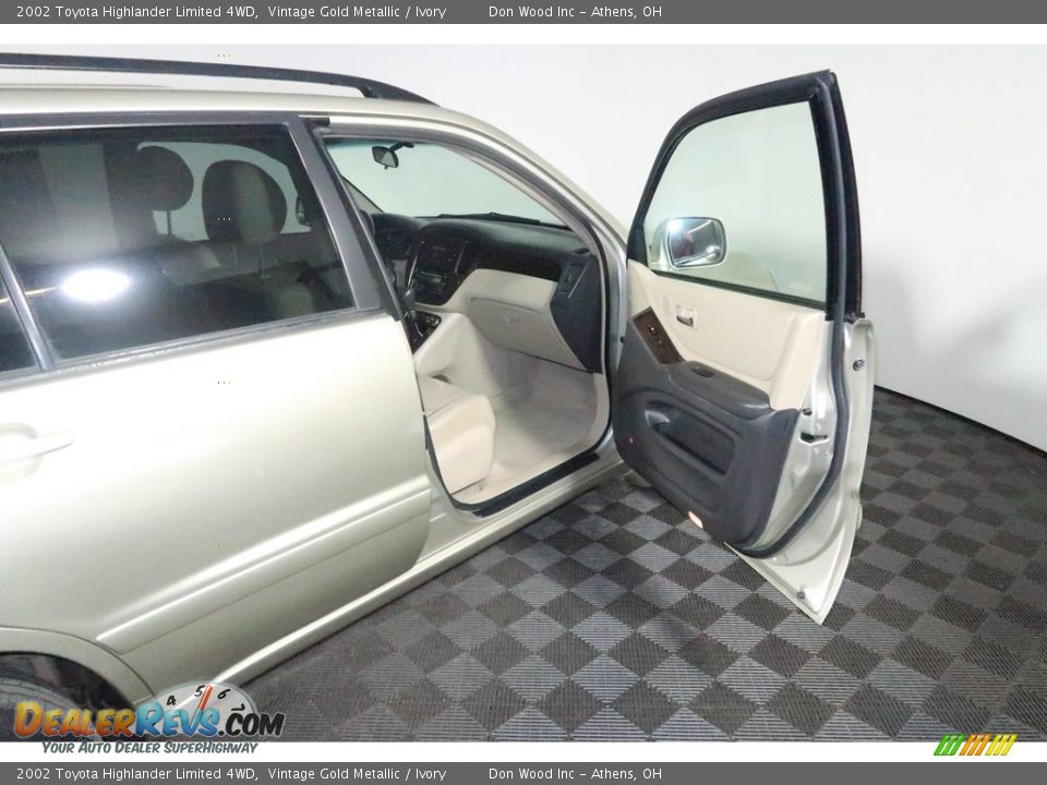 2002 Toyota Highlander Limited 4WD Vintage Gold Metallic / Ivory Photo #27
