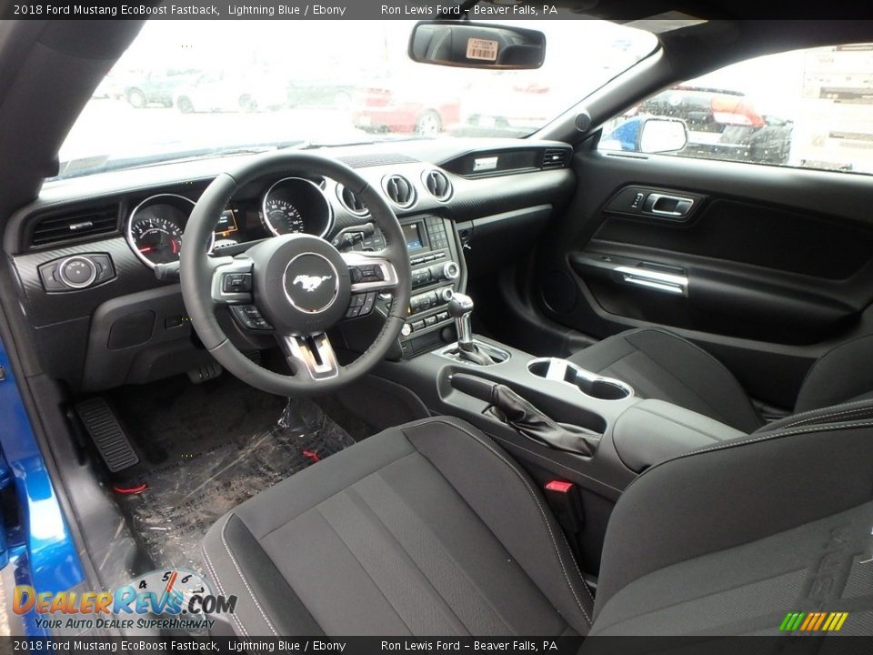 Ebony Interior - 2018 Ford Mustang EcoBoost Fastback Photo #13