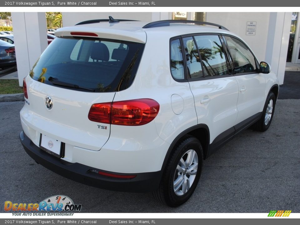 2017 Volkswagen Tiguan S Pure White / Charcoal Photo #9