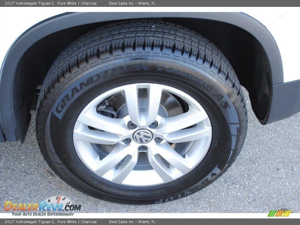 2017 Volkswagen Tiguan S Pure White / Charcoal Photo #11
