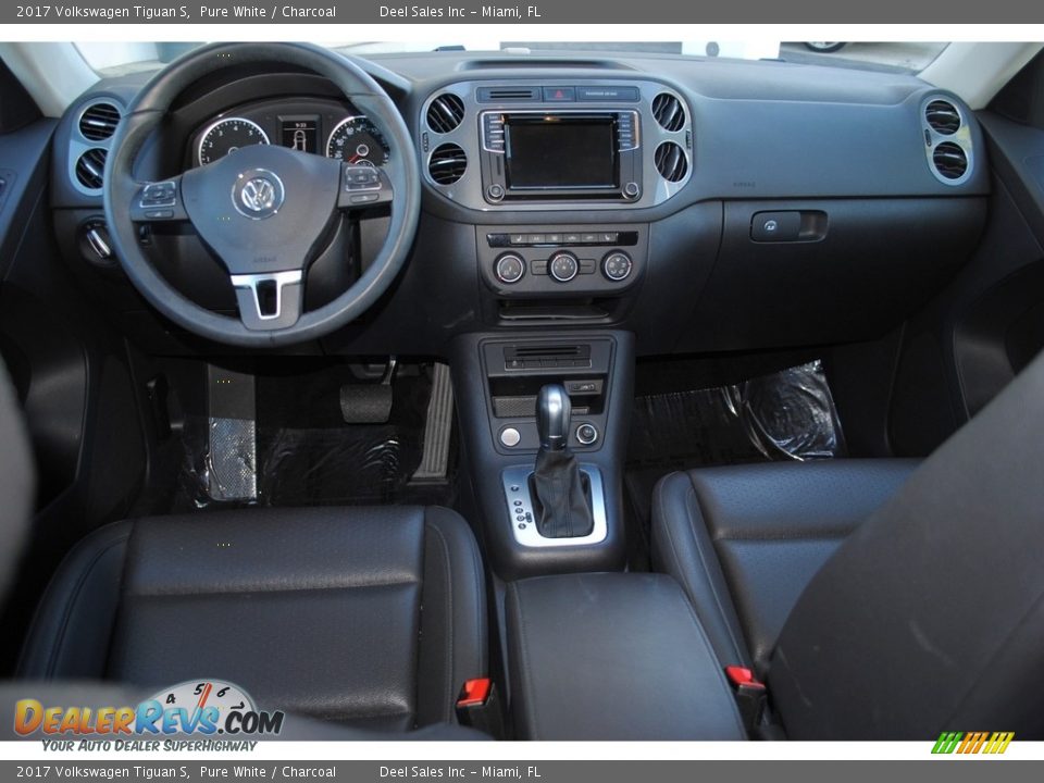 2017 Volkswagen Tiguan S Pure White / Charcoal Photo #13