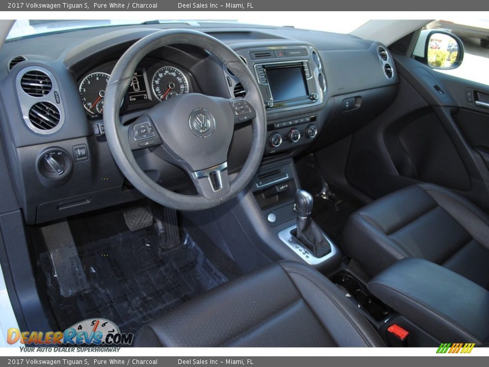 2017 Volkswagen Tiguan S Pure White / Charcoal Photo #15