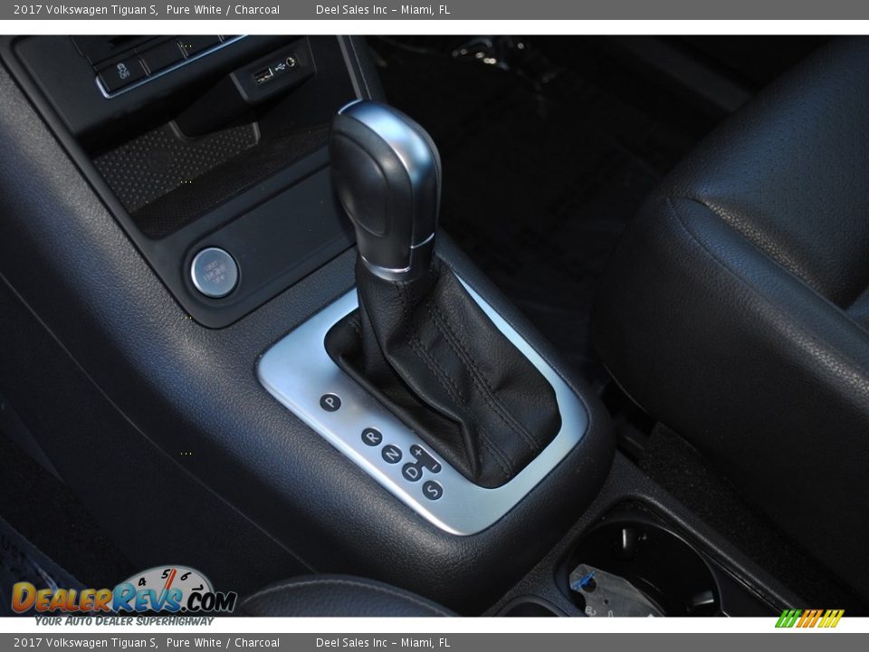 2017 Volkswagen Tiguan S Pure White / Charcoal Photo #16