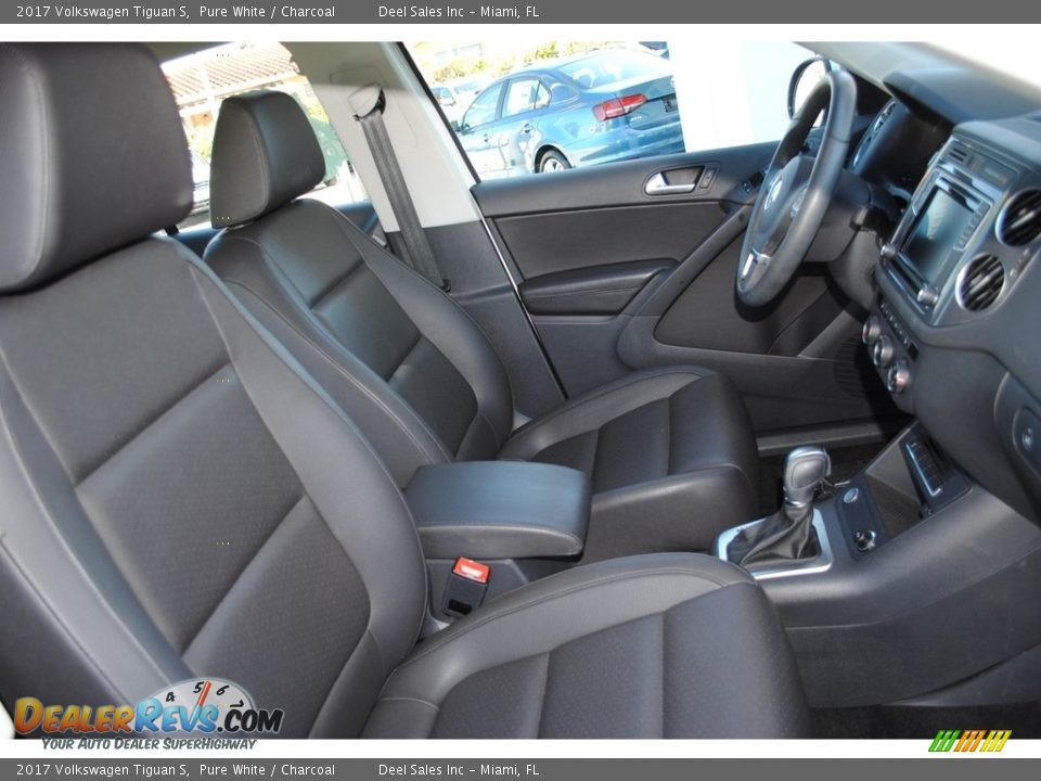 2017 Volkswagen Tiguan S Pure White / Charcoal Photo #19