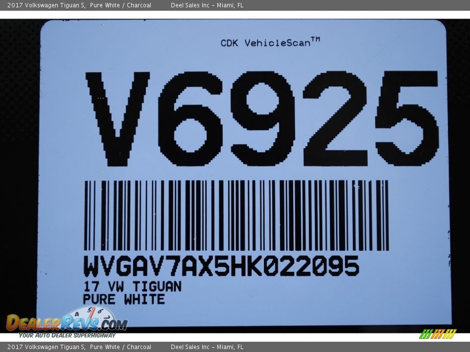 2017 Volkswagen Tiguan S Pure White / Charcoal Photo #20