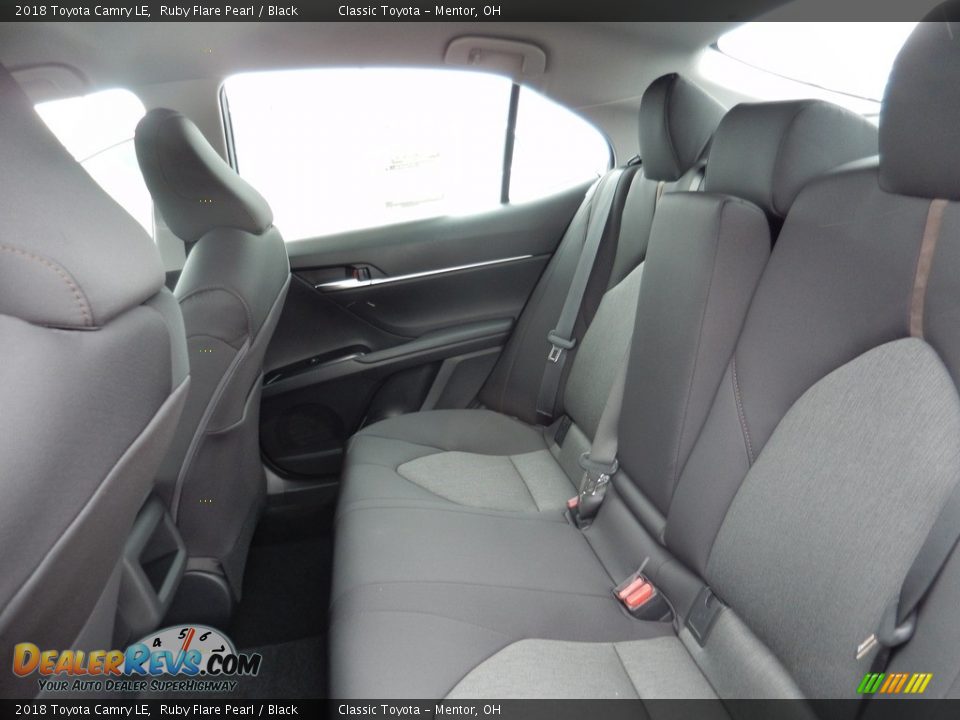 2018 Toyota Camry LE Ruby Flare Pearl / Black Photo #4
