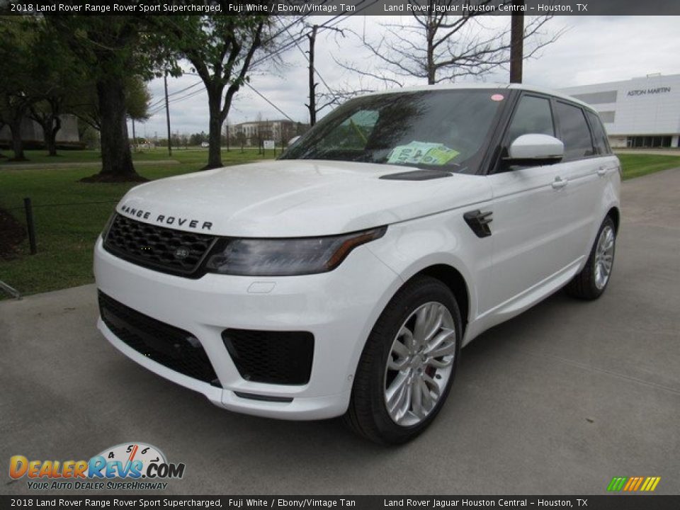 Front 3/4 View of 2018 Land Rover Range Rover Sport Supercharged Photo #10