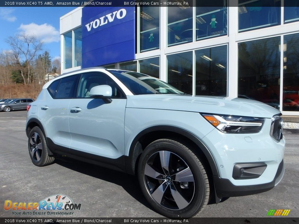 Front 3/4 View of 2018 Volvo XC40 T5 AWD Photo #1