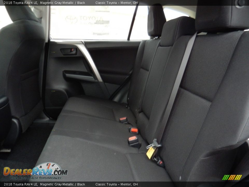 2018 Toyota RAV4 LE Magnetic Gray Metallic / Black Photo #4