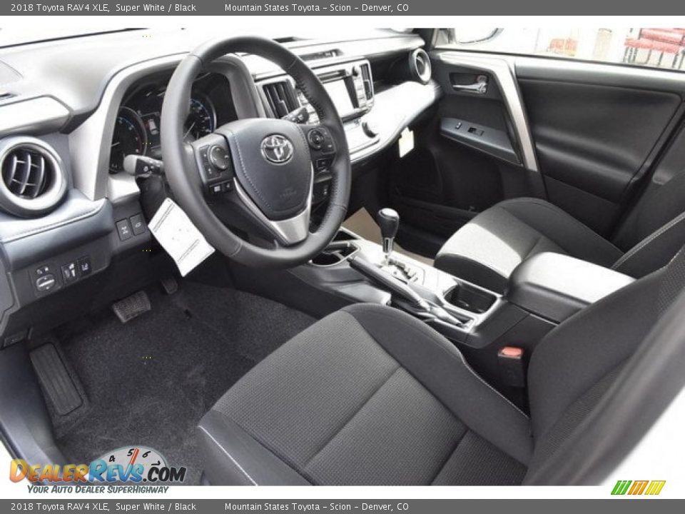 2018 Toyota RAV4 XLE Super White / Black Photo #5