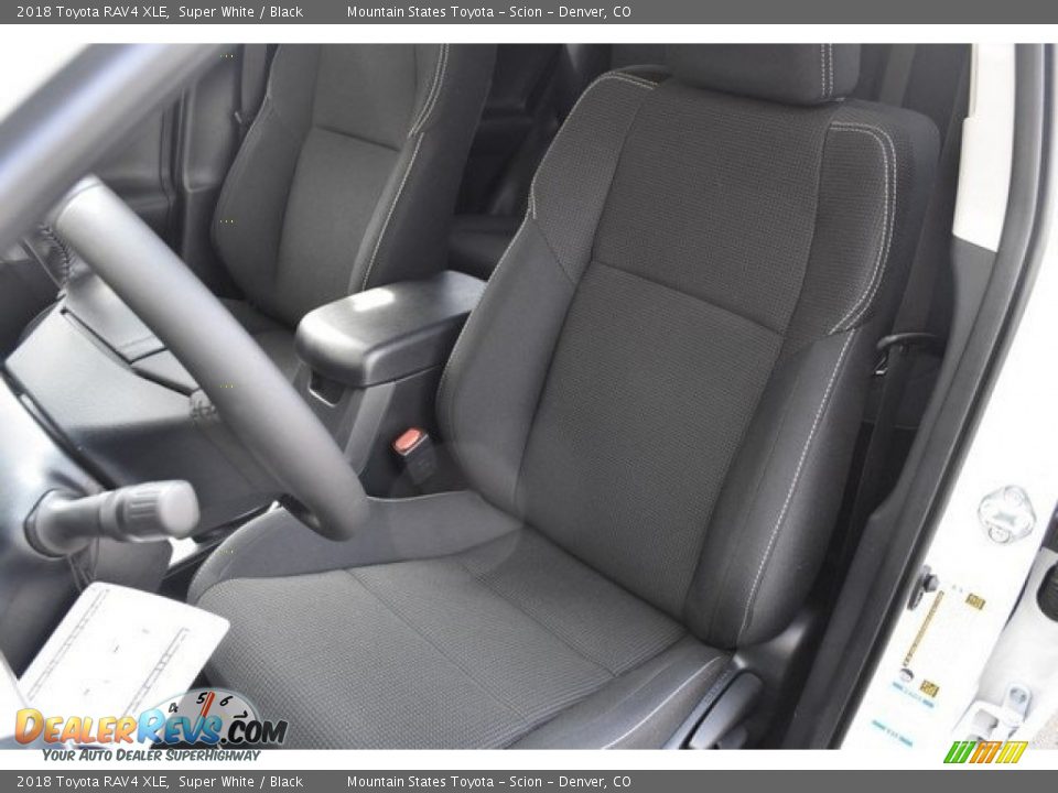 2018 Toyota RAV4 XLE Super White / Black Photo #7