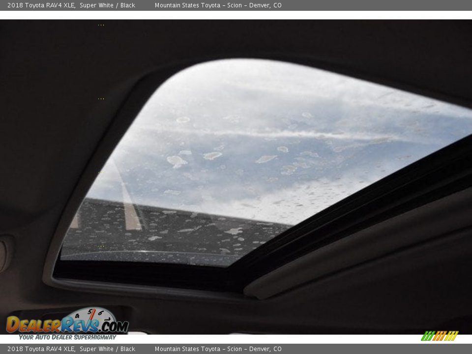 2018 Toyota RAV4 XLE Super White / Black Photo #9